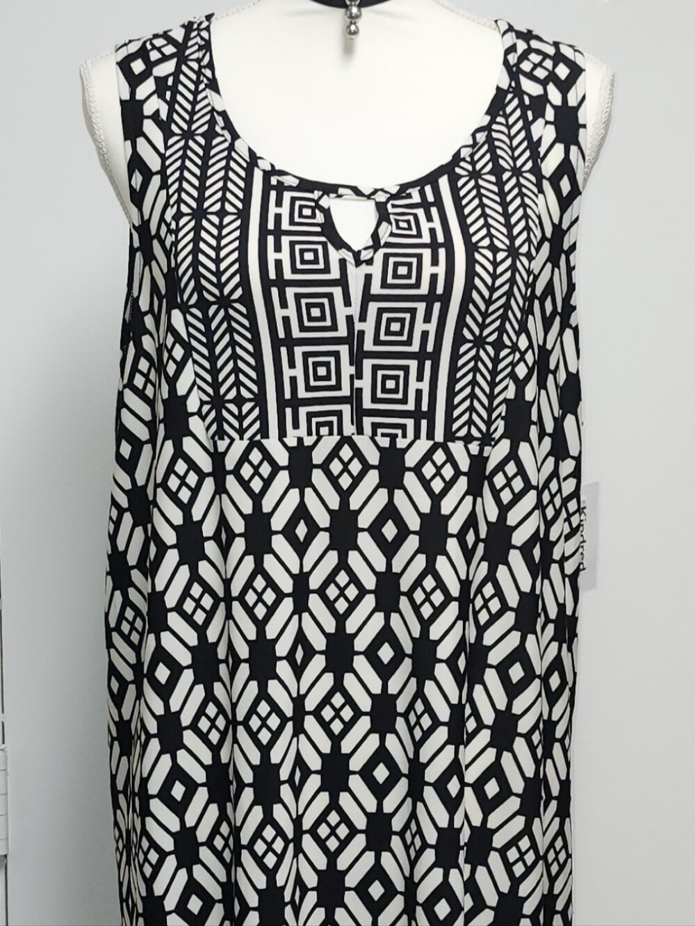Black & White Geometric Sleeveless Women’s Dress